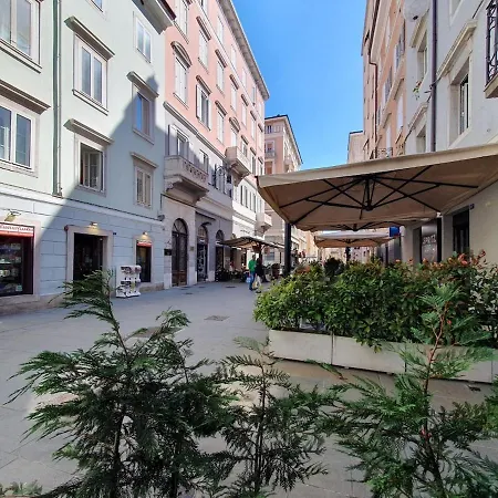 Casa Letizia Historical Center X2 Apartment